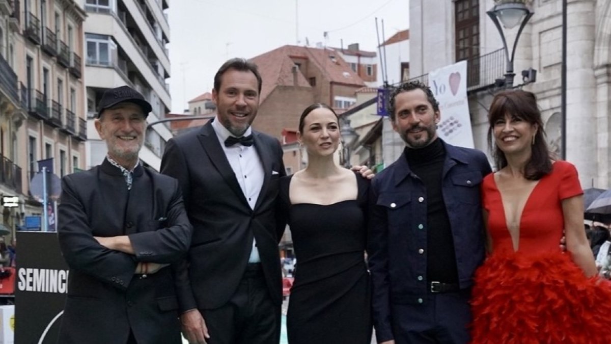 El director de la Seminci, Javier Angulo, Óscar Puente, Leonor Watling, Paco León y Ana Redondo | AYUNTAMIENTO VALLADOLID