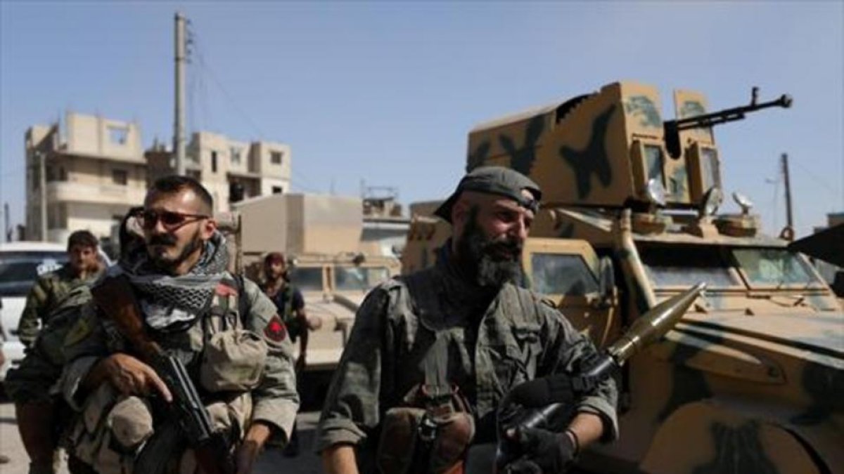 Combatientes kurdosirios en la ciudad de Raqqa.-REUTERS / RODI SAID