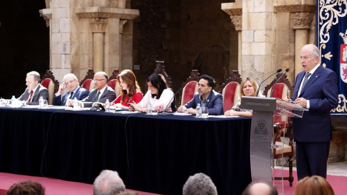 Intervención del Procurador del Común, Javier Amoedo, en el Pleno de las Cortes celebrado en la Basílica de San Isidoro de León-ICAL