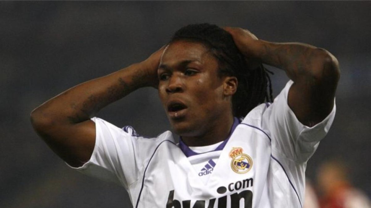 Royston Drenthe, durante un partido de Champions del Madrid en Roma en el 2008.-AP / ALESSANDRA TARANTINO