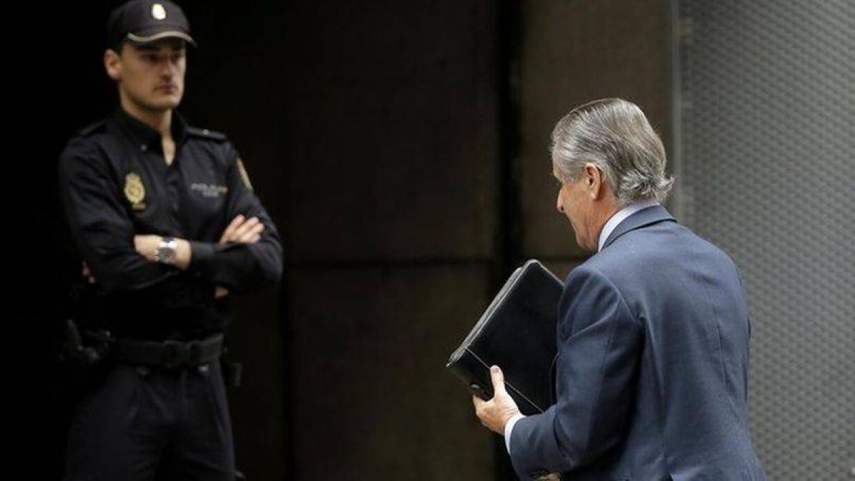 Blesa llega a la Audiencia Nacional.-Foto: JOSÉ LUIS ROCA