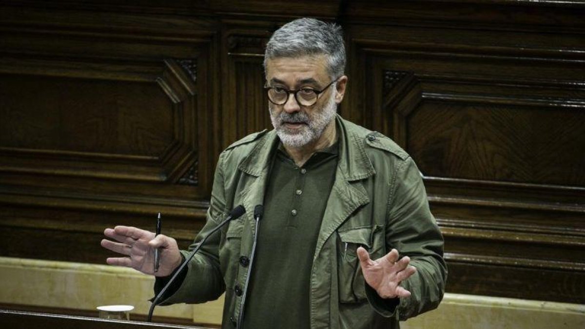 El diputado de la CUP Carles Riera, en el Parlament.-JOAN CORTADELLAS