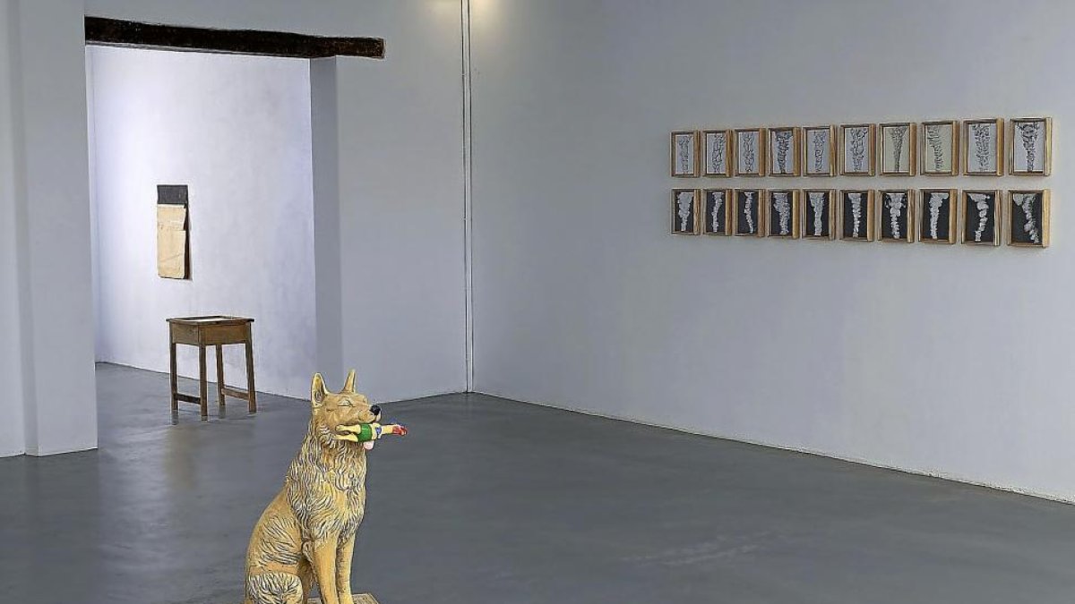 Una imagen con obras de Rubén Polanco, Marcos Isamat y Félix Orcajo; a la derecha, retrato realizado por Susana Villa.-EL MUNDO