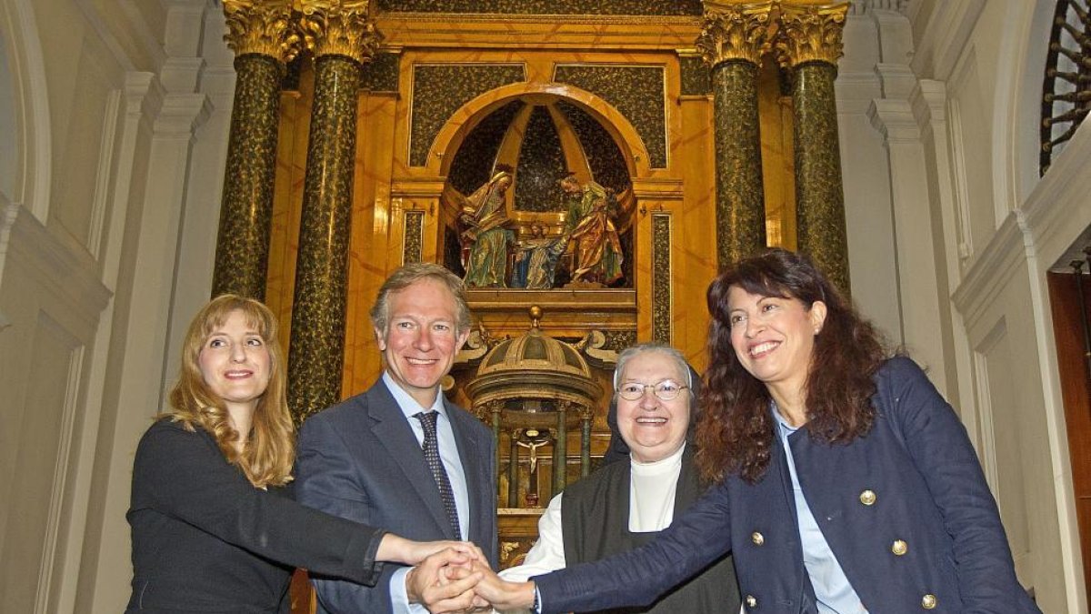 Mar Sancho, Miguel Ángel Recio, Celeste do Bom Sucesso y Ana Redondo, ayer, tras la firma del convenio-J. M. LOSTAU