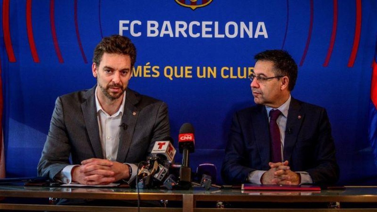 Pau Gasol Y Josep Maria Bartomeu, en un reciente acto conjunto en Miami.-EFE GIORGIO VIERA