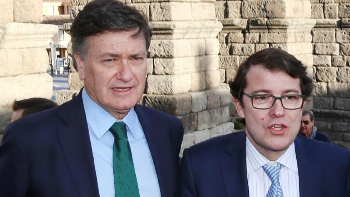 Francisco Vázquez y Alfonso Fernández Mañueco, durante la pasada campaña de primarias en un acto en Segovia.-