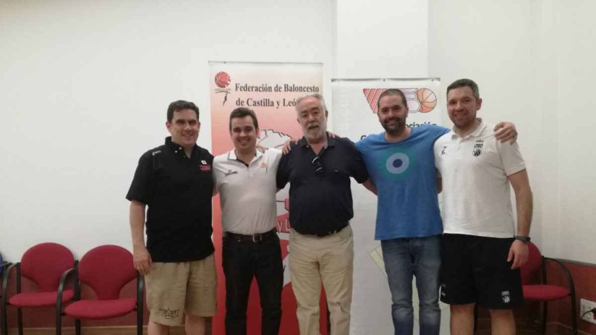 Víctor Pérez, Iñaki Martín, Oscar Castañeda, Jenaro Díaz y ‘Piti’ Hurtado, en el Clínic sobre Scouting.-E.M.