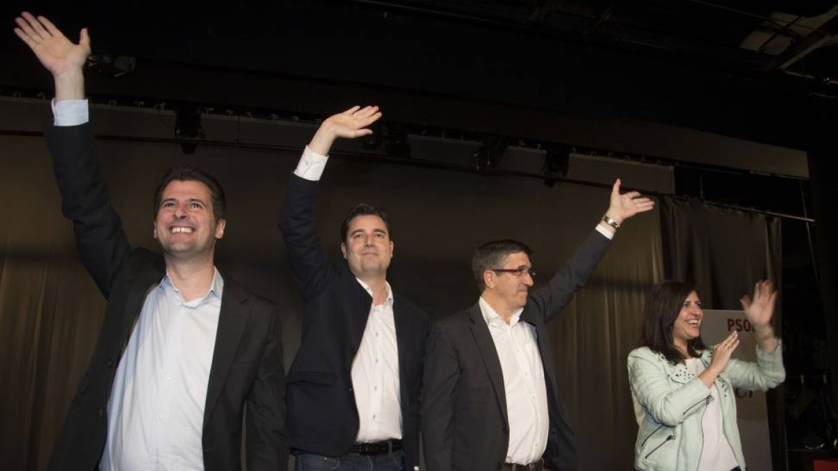 El candidatado del PSOE a la Presidencia de la Junta, Luis Tudanca, el candidato socialista a la Alcaldía de Burgos, Daniel de la Rosa, la secretaria del PSOE de Burgos, Esther Peña , y Patxi López-Ical