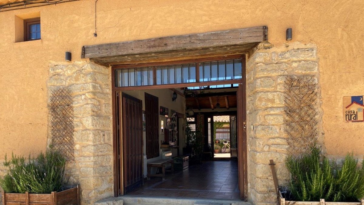 Fachada de una casa rural en la provincia de Valladolid. | E.M.