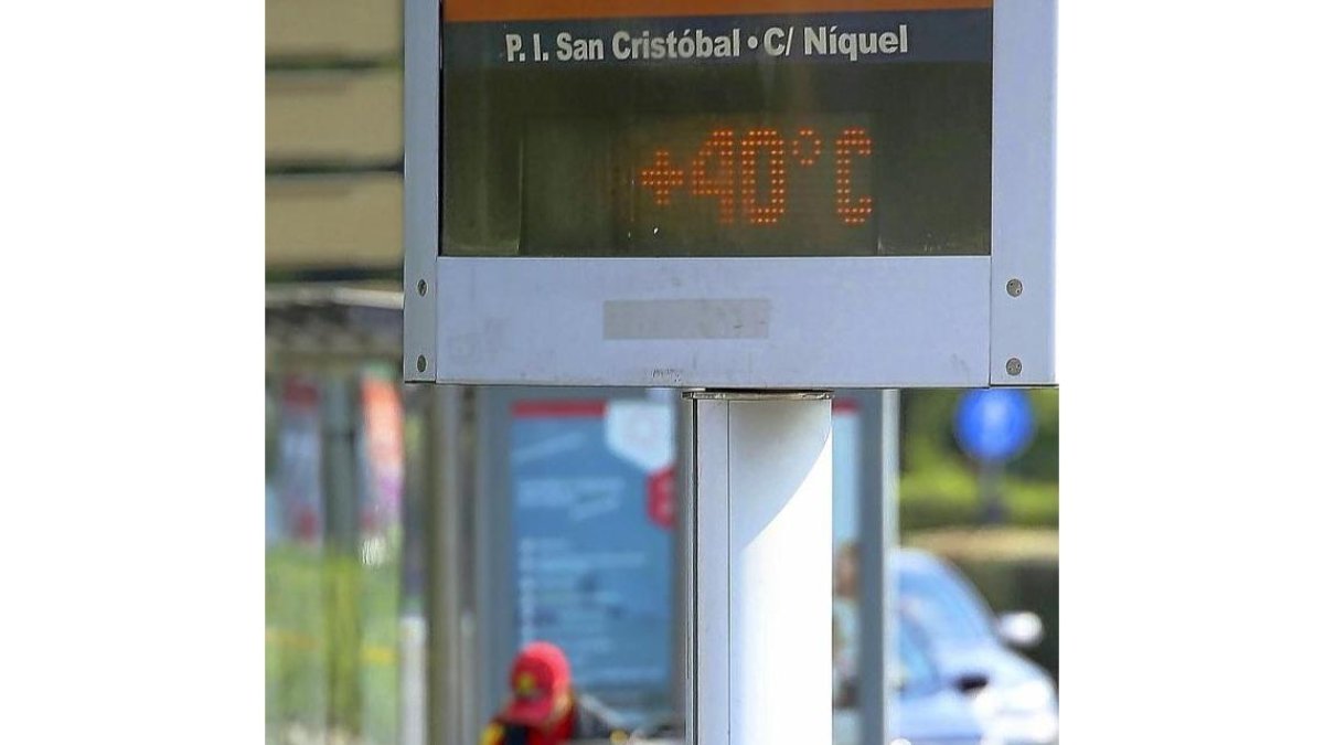 Imagen de un termómetro durante la pasada ola de calor en el mes de junio.