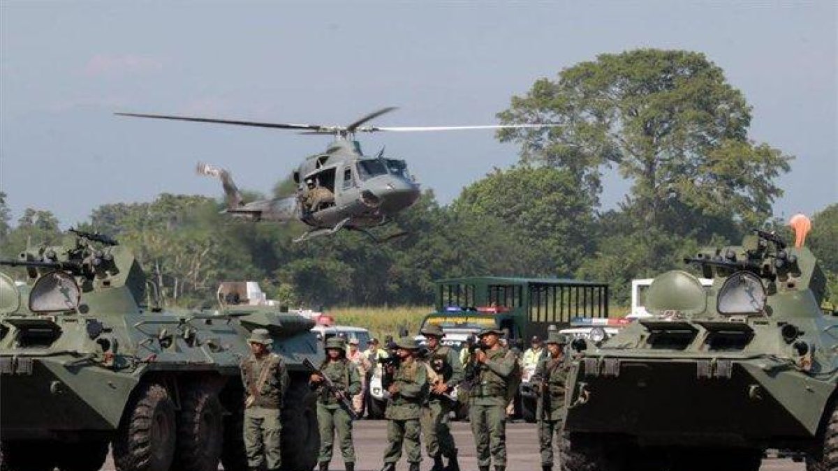 El Ejército de Venezuela realiza ejercicios militares en la frontera con Colombia.-AFP