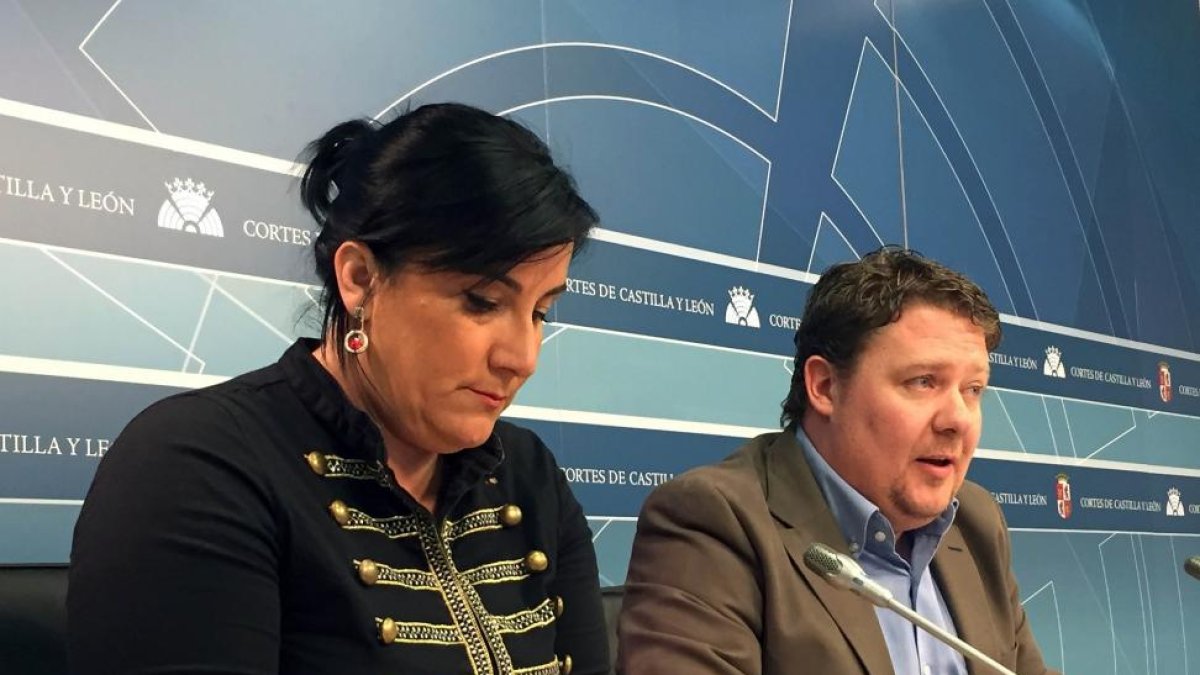 La secretaria de Organización del PSOE, Ana Sánchez, analiza la actualidad política junto a Óscar Álvarez-ICAL
