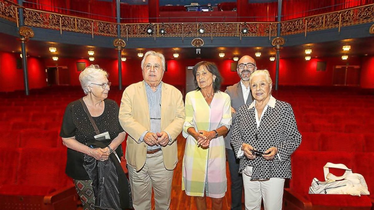 Josefina Molina, José Sámano, Elisa Delibes, Javier Ortega y Lola Herrera, ayer, en el Teatro Zorrilla-J. M. LOSTAU