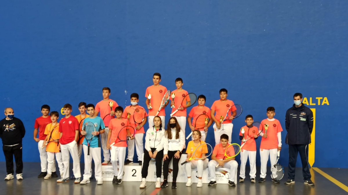 Foto_Familia_Cadetes_Frontenis. / E.M.