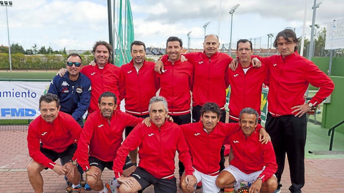 Equipo masculino de Castilla y León de pádel, subcampeón de Segunda División de Veteranos.-PABLO REQUEJO