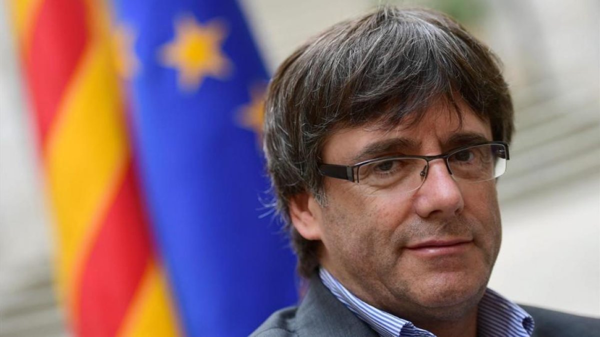 Puigdemont, en una imagen de archivo, durante una entrevista con la agencia AFP en Girona, el 30 de septiembre.-AFP / PIERRE-PHILIPPE MARCOU