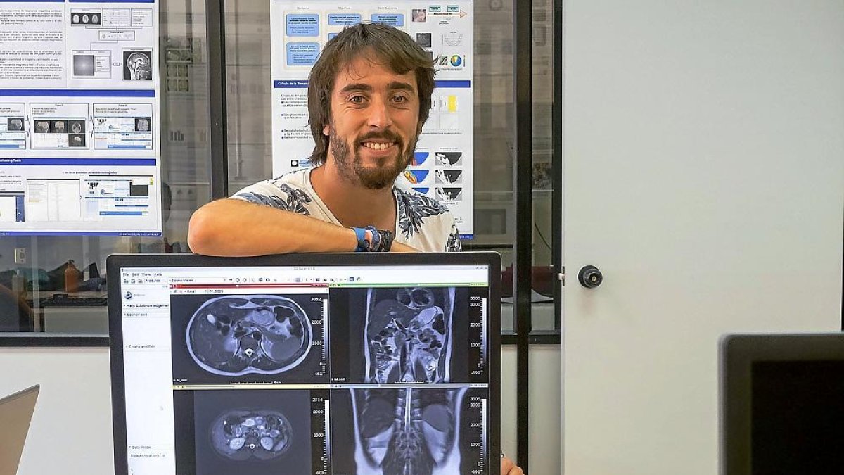 El investigador Óscar Peña en las instalaciones de la Universidad de Valladolid.-PABLO REQUEJO / PHOTOGENIC