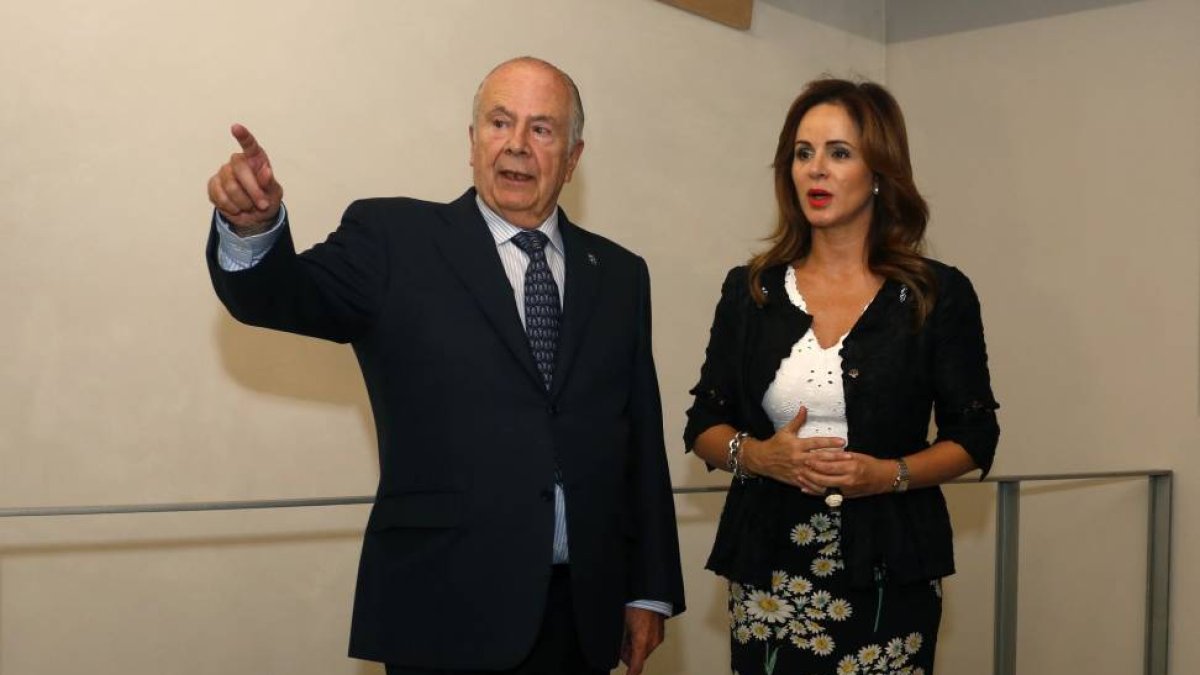 La presidenta de las Cortes, Silvia Clemente, visita al procurador del Común, Javier Amoedo y se reúne con colectivos sociales-Ical