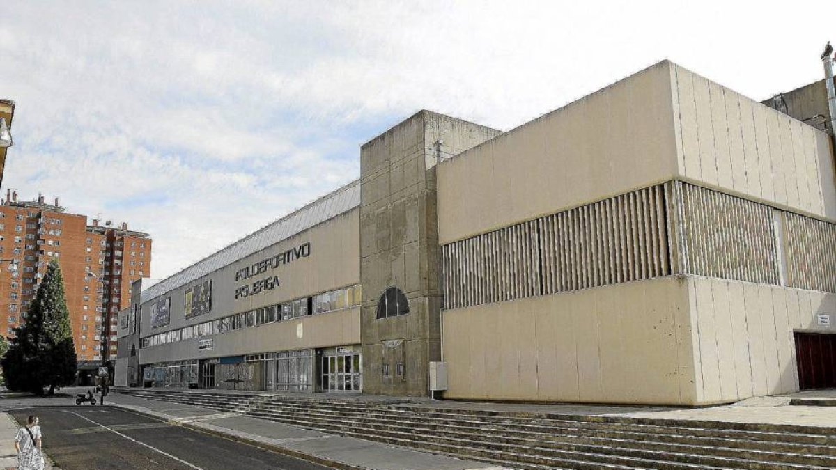 Exterior del Polideportivo Pisuerga donde se celebran los partidos del Club Baloncesto Valladolid-J.M.Lostau