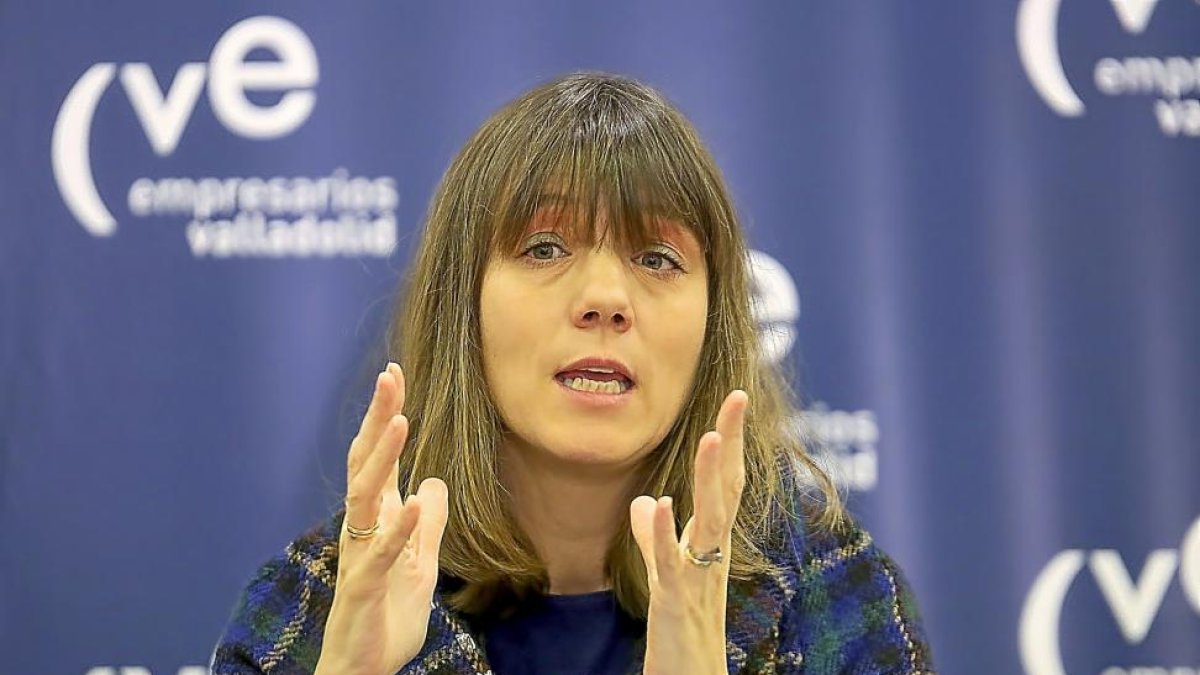 Ángela de Miguel, presidenta de la Confederación Vallisoletana de Empresarios analizó la evolución económica de 2016.-ICAL