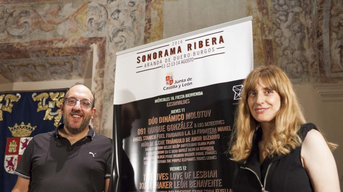La directora general de Políticas Culturales de la Junta, Mar Sancho, presenta la XIX edición del festival Sonorama Ribera 2016 junto al director del festival musical Sonorama, Javier Ajenjo.-ICAL