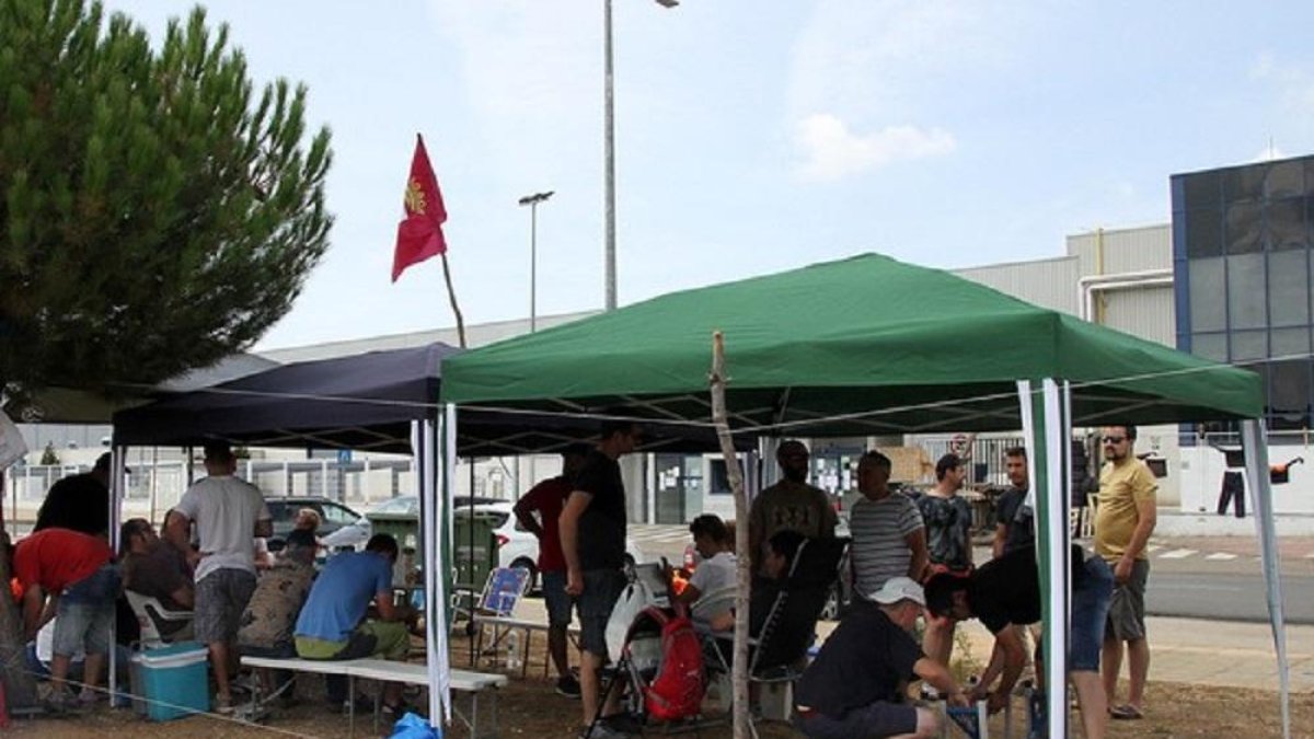 Campamento de los trabajadores de la fábrica de Vestas en Villadangos del Páramo (León)-ICAL