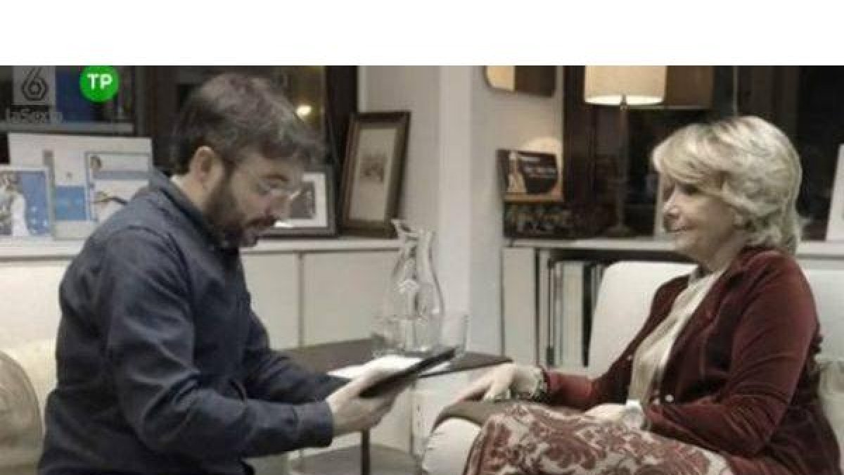 Jordi Évole entrevista a Esperanza Aguirre en su despacho de la calle Génova.-Foto: LA SEXTA