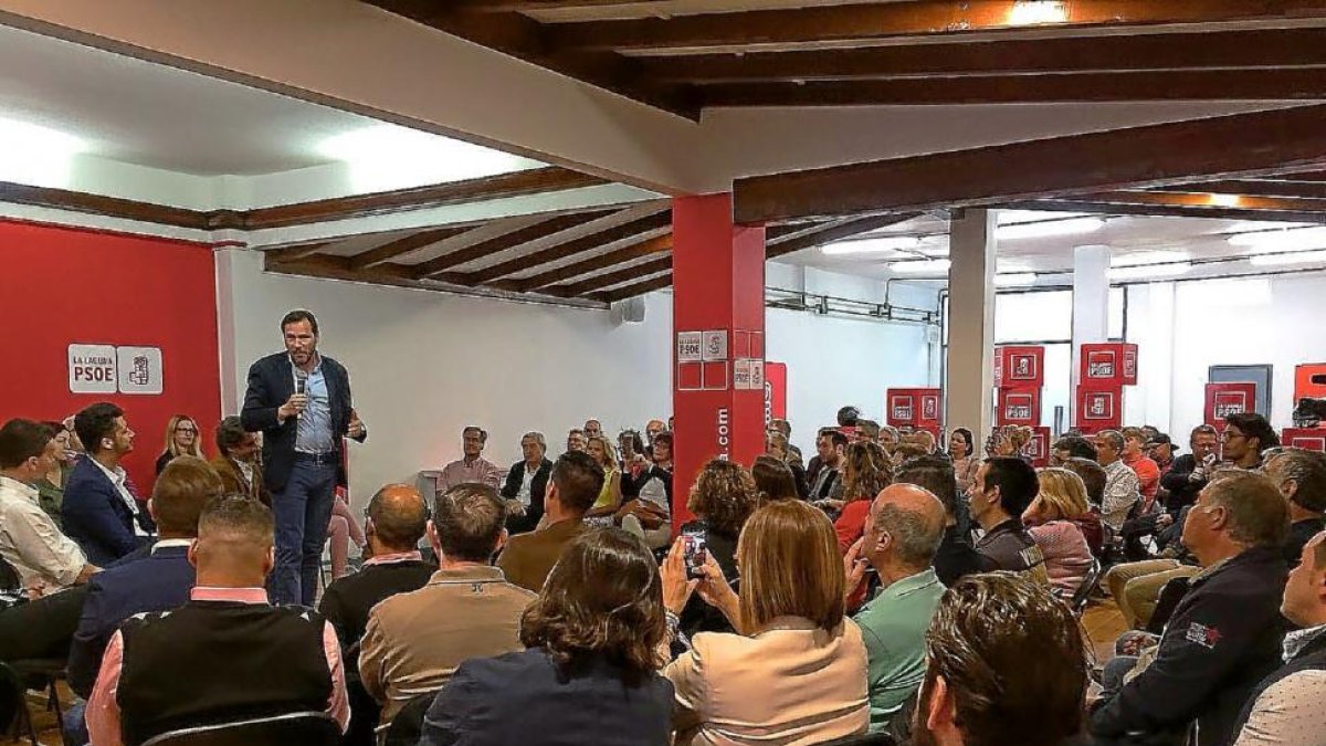 Óscar Puente, ayer durante la inauguración de la sede del PSOE en Tenerife.-E.M.