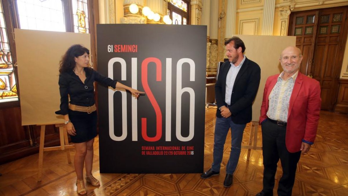 El alcalde de Valladolid, Óscar Puente, presenta el cartel de la Seminci junto al director del festival, Javier Angulo y la concejala de Cultura, Ana Redondo-ICAL