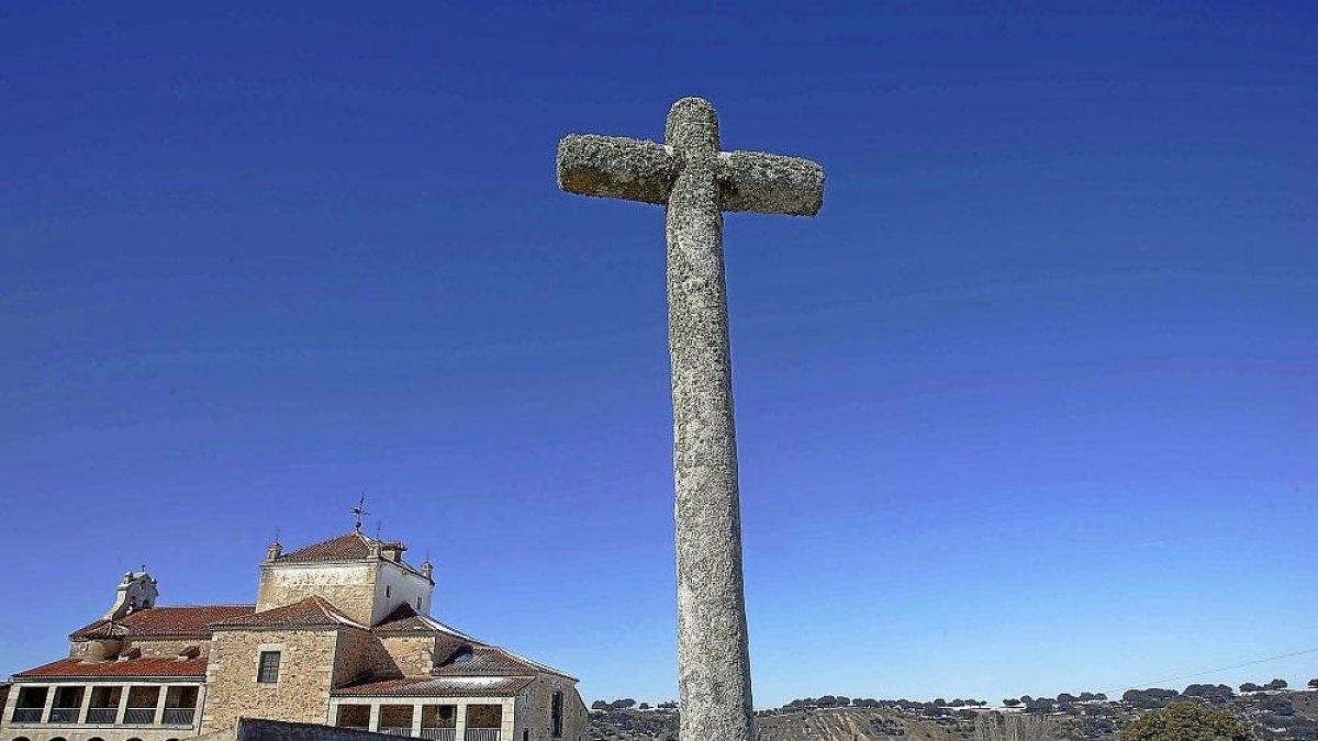 Santuario de Valdejimena en el que reside Francisco Carreras.-ENRIQUE CARRASCAL