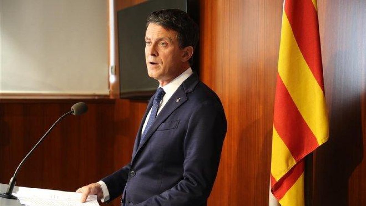 Manuel Valls, en rueda de prensa en el Ayuntamiento de Barcelona.-RICDARD CUGAT