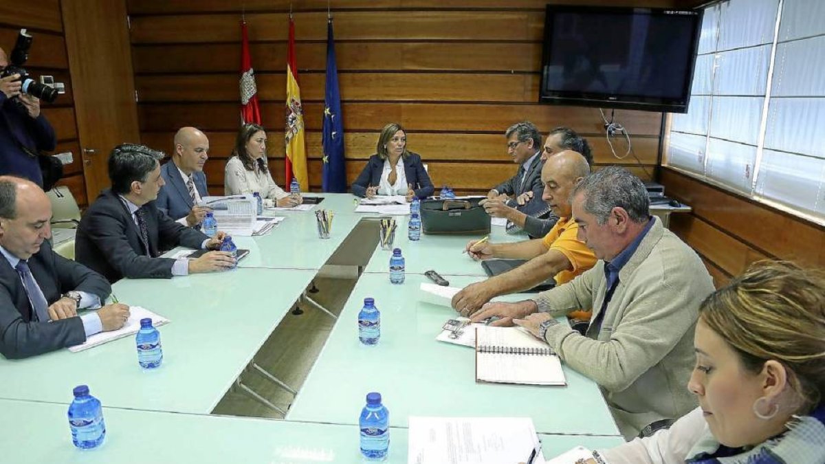 La consejera de Agricultura, Milagros Marcos, preside la reunión del Consejo Regional Agrario.-Ical