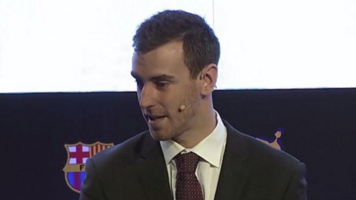 Claver atiende a los medios en el acto de presentación de la liga-ACB MEDIA