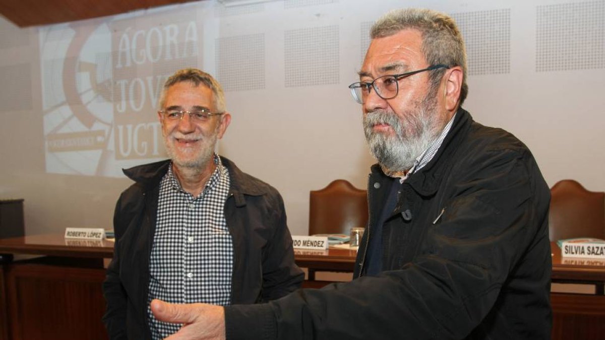 El secretario general de UGT, Cándido Méndez(D) junto al secretario regional, Agustín Prieto(I)-Ical