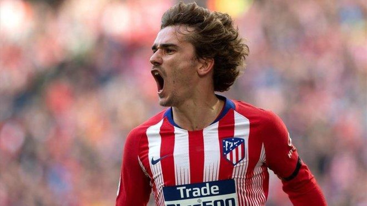 Griezmann celebra un gol con el Atlético la pasada temporada.-EFE / RODRIGO JIMÉNEZ