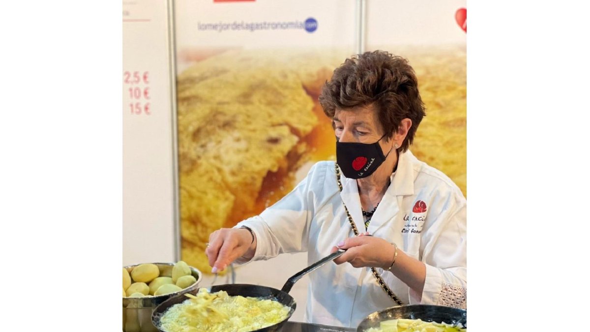 La palentina Ciri González, durante el XIV Campeonato de España de Tortilla de Patatas. - EM
