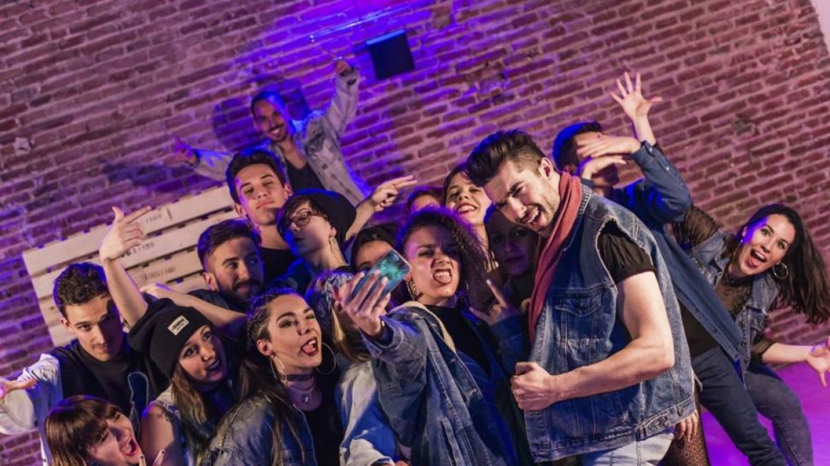 Grupo del colectivo de Fresas con Nata C.B.-EL MUNDO