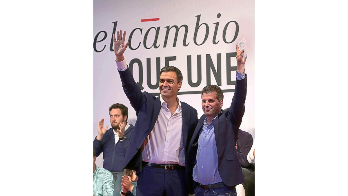 Pedro Sánchez y Luis Tudanca-ICAL
