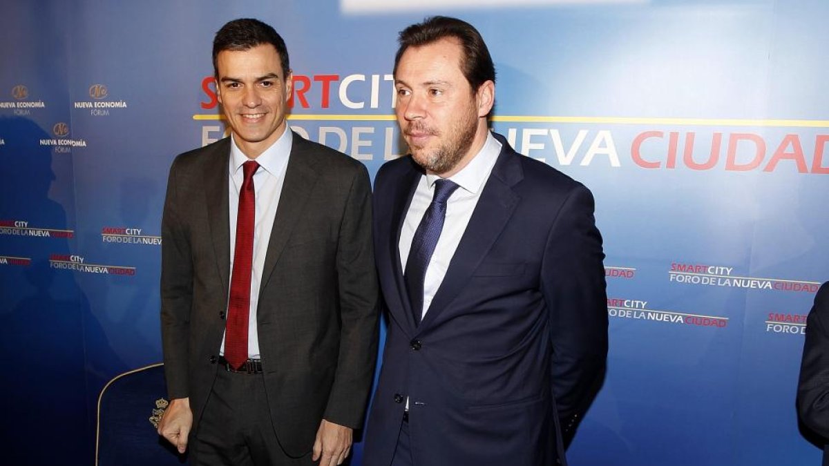 El alcalde de Valladolid, Óscar Puente, participa en el desayuno informativo 'Smartcity, Foro de la nueva ciudad, presentado por el secretario general del PSOE, Pedro Sánchez-Ical