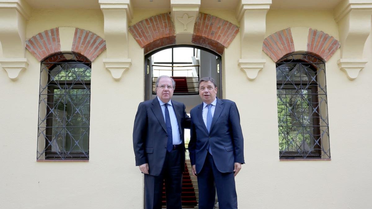 El presidente de la Junta de Castilla y León, Juan Vicente Herrera, se reúne con el ministro de Agricultura, Pesca y Alimentación, Luis Planas.-LETICIA PÉREZ / ICAL