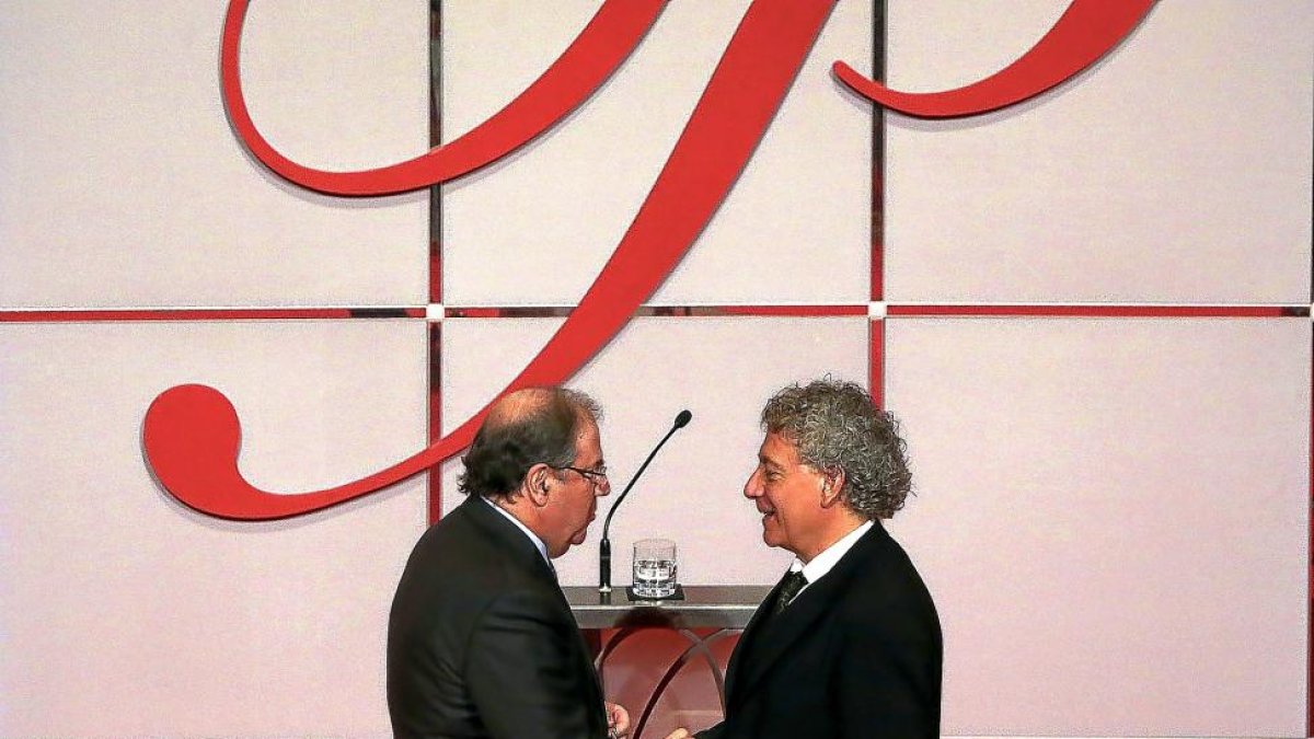 Herrera y Mestre durante la entrega del galardón.-ICAL