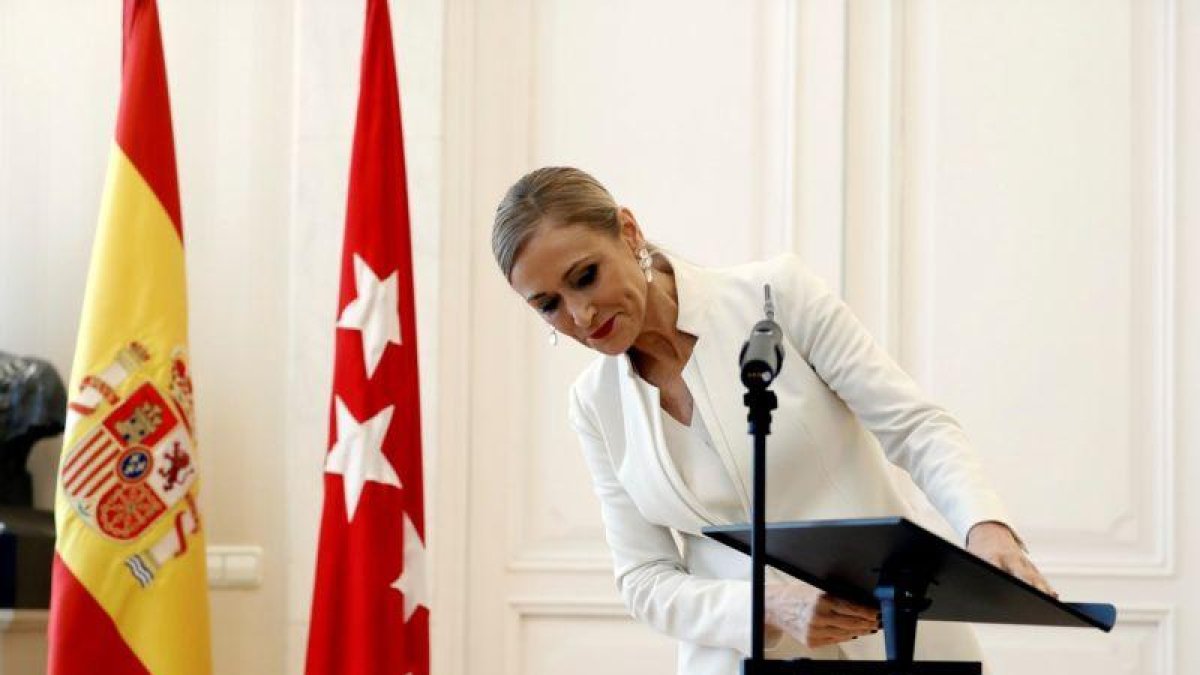 Cristina Cifuentes, el día que anunció su dimisión.-EMILIO NARANJO (EFE)