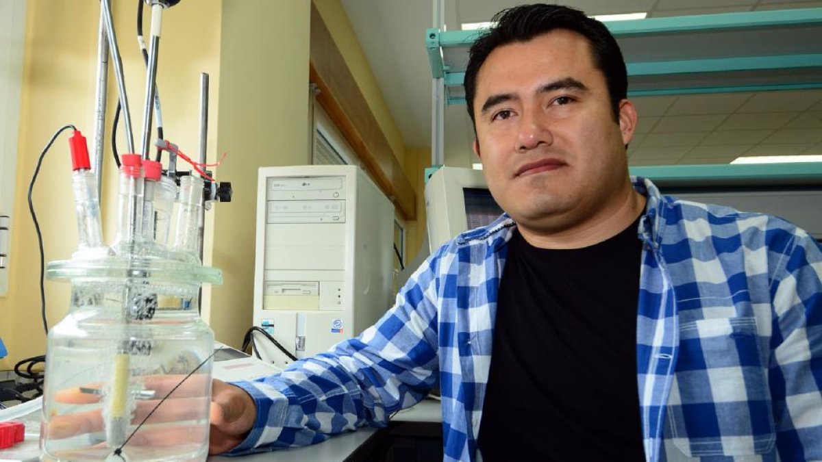 Guillermo Quijano, responsable de la investigación, en las instalaciones de la Escuela de Ingenierías Agrarias de Soria-ÁLVARO MARTÍNEZ