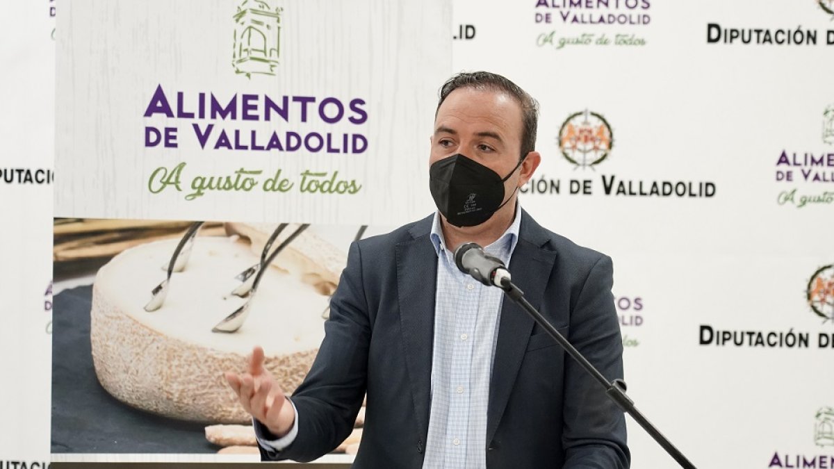 El vicepresidente primero de la Diputación de Valladolid, Víctor Alonso, en la presentación de la promoción del sector quesero vallisoletano. -E M.