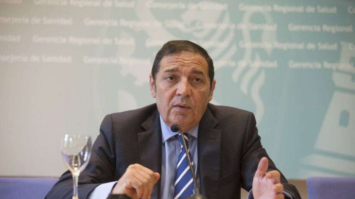 Rueda de prensa del Consejero de Sanidad, Antonio María Sáez Aguado, para tratar de asuntos relacionados con el Ébola-Ical
