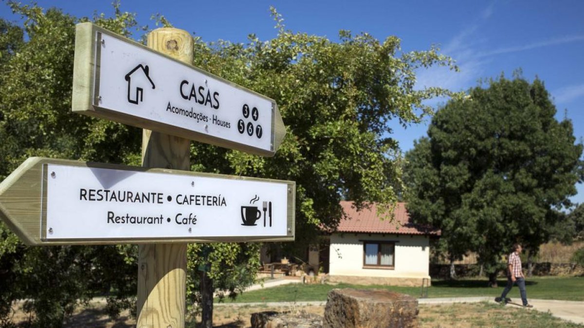 Entrada a un alojamiento rural en Salamanca.-ICAL