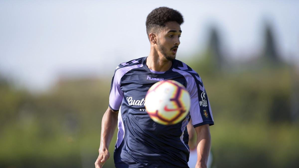 Chris Ramos controla un balón.-D.V.