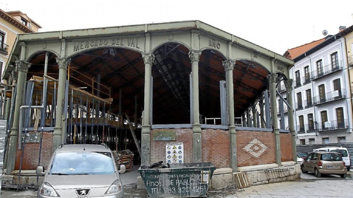 Imagen de las obras de rehabilitación de lo que será la nueva Sala de Ventas del Mercado del Val-J.M. Lostau