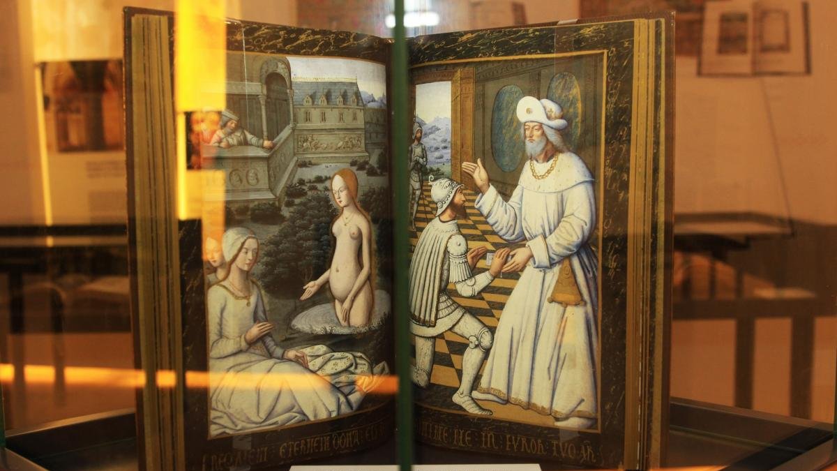 Las piezas que se exhiben en el refectorio del monasterio pertenecen a la colección del editor Manuel Moleiro.-ICAL