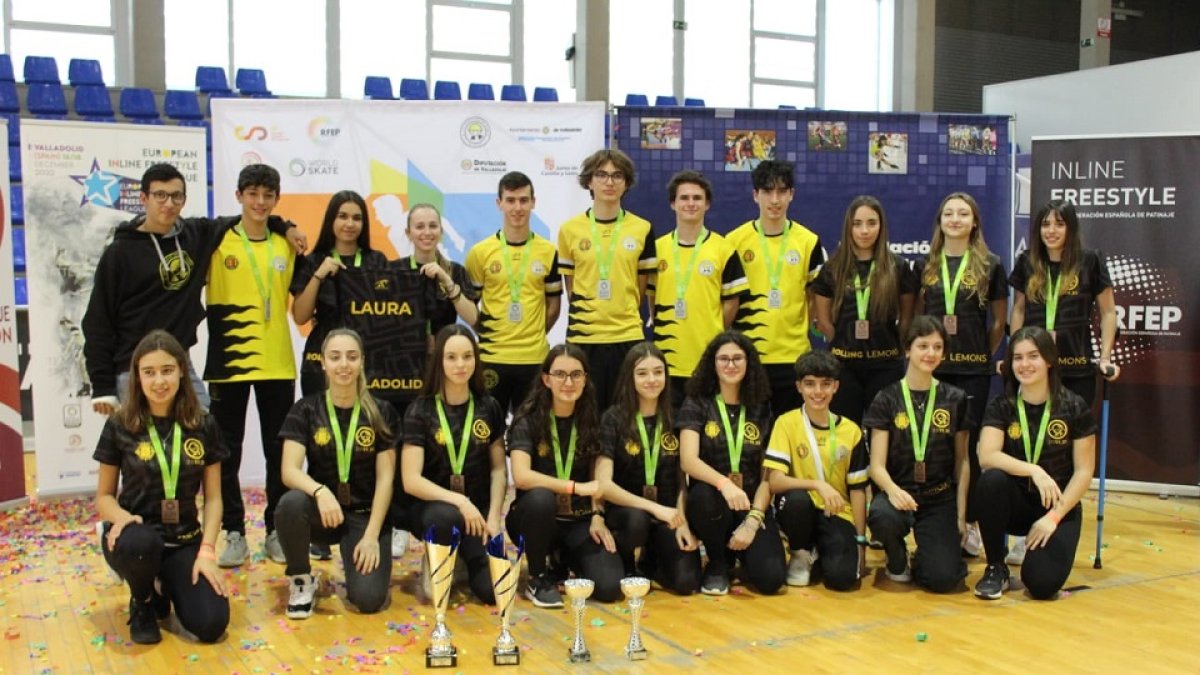 Los Rolling Lemons con sus medallas. / MONTSE ÁLVAREZ